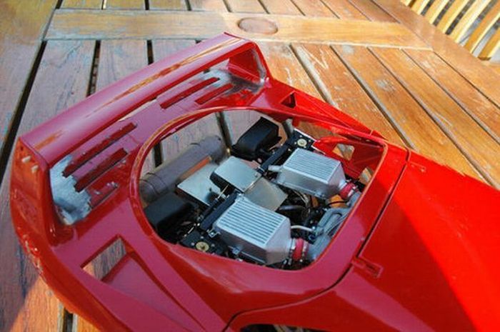 Миниатюрная Ferrari F40 своими руками (45 фото)