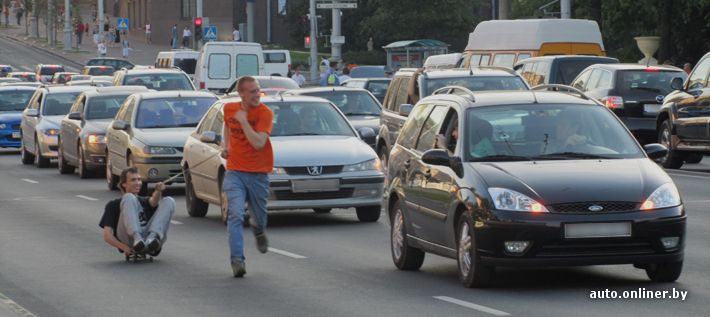 Минск: автомобилисты перекрыли проспект Независимости (29 фото + видео)