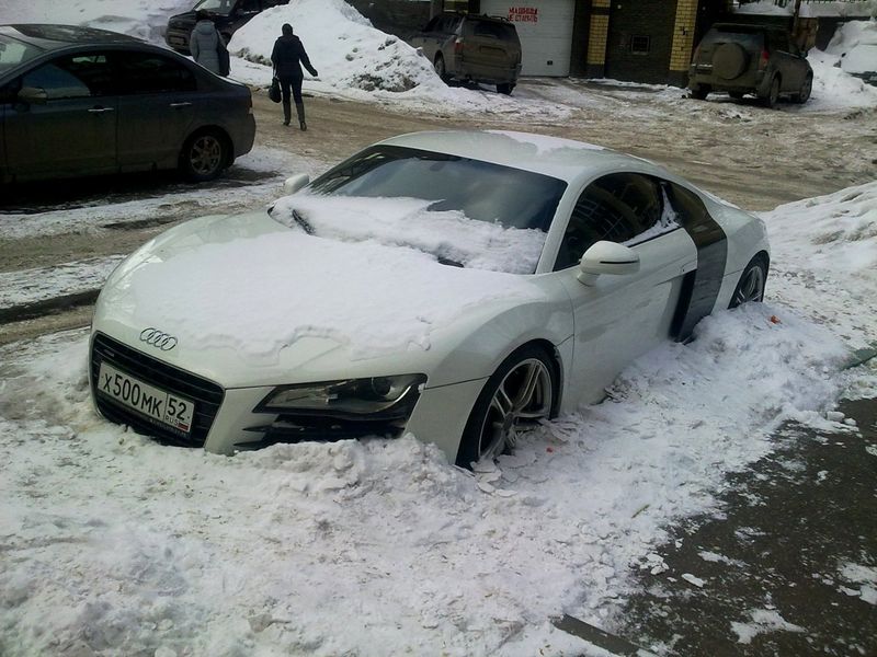 Белый подснежник из Audi R8 (9 фото)